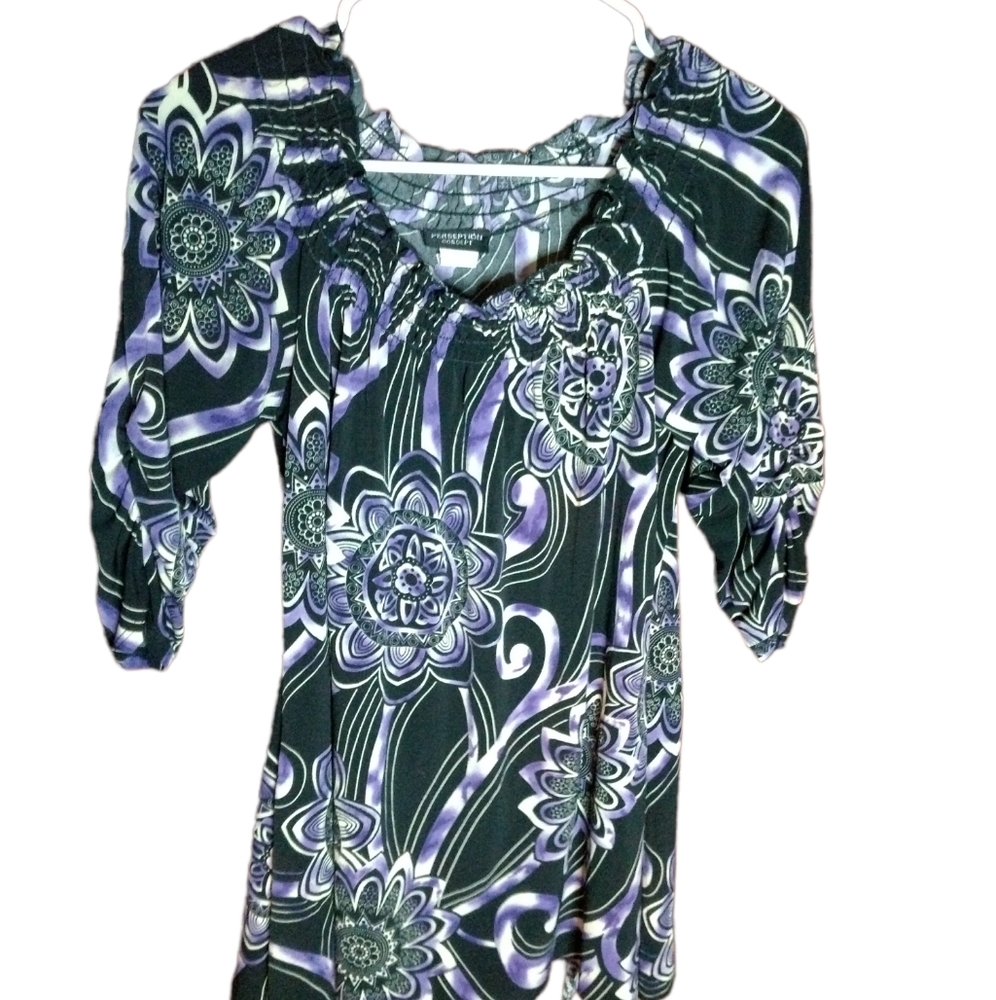 EUC! Black and Purple Top!  Size M.